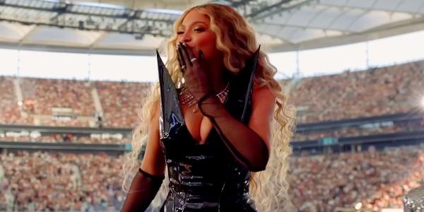Beyo<em></em>nce Holding a Hand to Her Mouth in Renaissance The World Tour