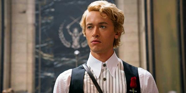 a young Coriolanus Snow in The Hunger Games The Ballad of So<em></em>ngbirds and Snakes