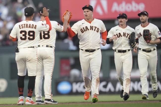 San Francisco Giants' Thairo Estrada (39) celebrates with shortstop Paul DeJong (18), Joc Pederson, center, Wade Meckler, second from right, and Austin Slater after the Giants defeated the Atlanta Braves in a ba<em></em>seball game in San Francisco, Sunday, Aug. 27, 2023. (AP Photo/Jeff Chiu)