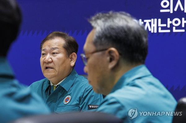 Interior Minister Lee Sang-min speaks at a government respo<em></em>nse meeting in Seoul on March 14, 2024. (Yonhap)