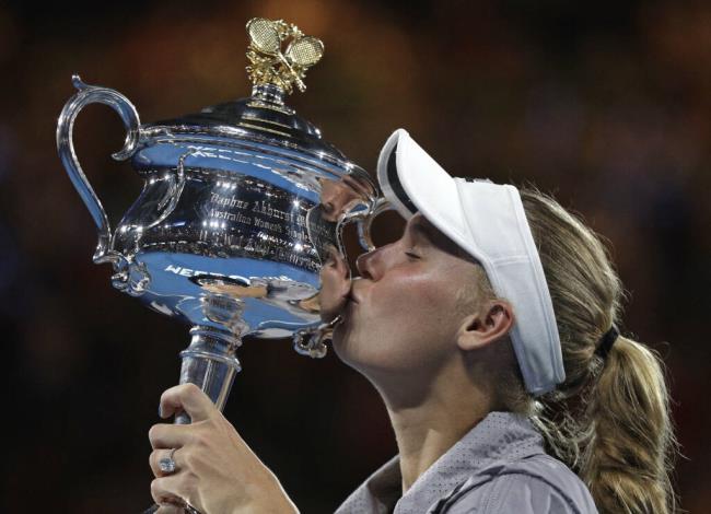 FILE - Denmark's Caroline Wozniacki kisses her trophy after defeating Romania's Simona Halep during the women's singles final at the Australian Open tennis champio<em></em>nships in Melbourne, Australia, Jan. 27, 2018. Wozniacki is one of several players who recently returned to the tennis tour after time away, helping make this the year of comebacks at the 2023 U.S. Open, which was scheduled to begin in New York on Monday, Aug, 28, 2023. (AP Photo/Dita Alangkara, File)