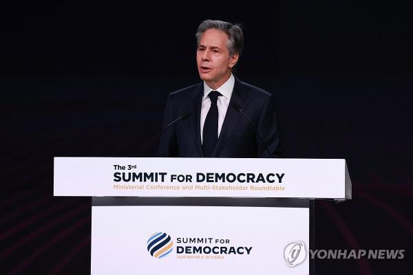 布林肯呼吁基于“民主价值观”的技术进步