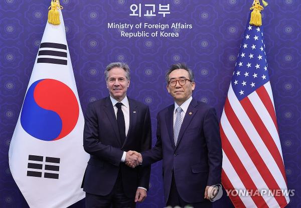 U.S. Secretary of State Antony Bl<em></em>inken (L) and Foreign Minister Cho Tae-yul pose for photo ahead of their bilateral talks at Seoul's foreign ministry on March 18, 2024. (Yonhap) 