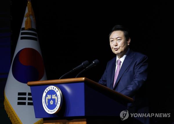 President Yoon Suk Yeol gives a special lecture on the freedom of business activity and the role of the state in a liberal eco<em></em>nomic system at a ceremony marking the 51st Commerce & Industry Day at 63 Co<em></em>nvention Center in Seoul on March 20, 2024. (Yonhap)