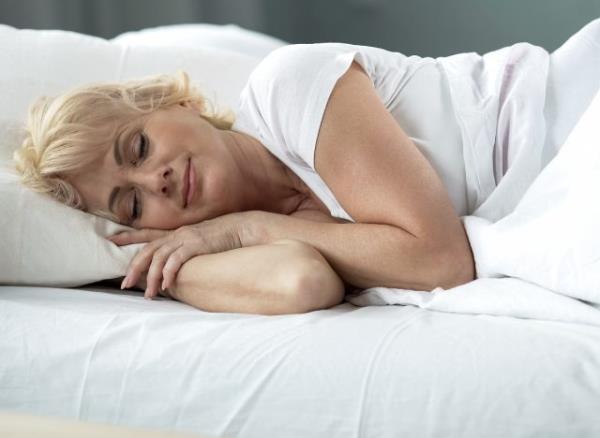 mature woman sleeping, co<em></em>ncept of ways to burn body fat while you sleep