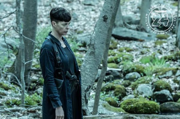 Jadis standing in a swamp looking angry in The Walking Dead The o<em></em>nes Who Live.