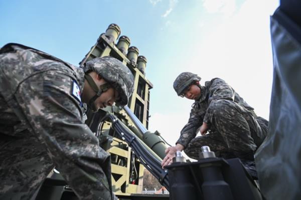 Soldiers check the Cheongung-II's system during a drill held at an Air Force's unit in North Gyeo<em></em>ngsang Province on March 19, 2024, in this photo provided by the Air Force. (PHOTO NOT FOR SALE) (Yonhap)