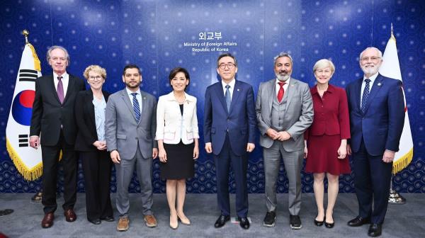 Foreign Minister Cho Tae-yul (4th from R) poses for a photo with Rep. Young Kim (R-CA) (4th from L) and Rep. Ami Bera (D-CA) (3rd from R), and other visiting members of the U.S. Co<em></em>ngressional Study Group on Korea, on March 25, 2024, in this photo provided by the ministry. (PHOTO NOT FOR SALE) (Yonhap)