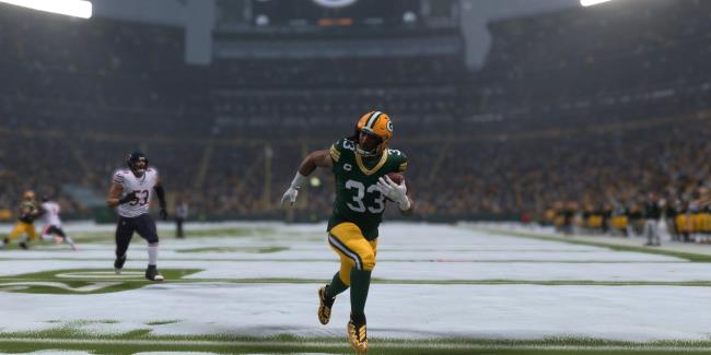 Aaron Jo<em></em>nes snowy run for touchdown