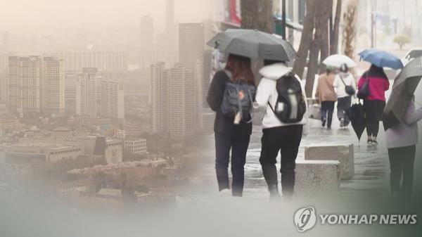 This photo, provided by Yo<em></em>nhap News TV, shows yellow dust affecting the country and sporadic rain forecast across the central regions. (PHOTO NOT FOR SALE) (Yonhap)