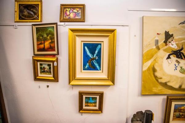 A famous Pro Hart Drago<em></em>nfly painting. 