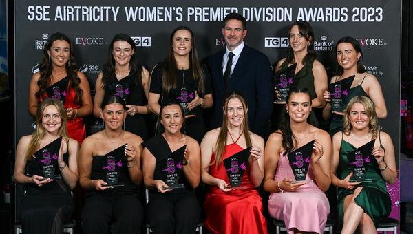 TEAM OF THE YEAR: David Manning, director of customer marketing and communications at SSE Energy customer solutions, with the SSE Airtricity Women's Premier Division Team of the year, back row, from left, Lia O’Leary of Shamrock Rovers, Jetta Berrill of Peamount United, Niamh Reid-Burke of Peamount United, Karen Duggan of Peamount United, Sadhbh Doyle of Peamount United, front row, Maggie Pierce of Shelbourne, Jenna Slattery of Galway United, Megan Smyth-Lynch of Shelbourne, Dana Scheriff of Athlone Town, Jessica Hennessy of Shamrock Rovers and Erin McLaughlin of Peamount United during the 2023 SSE Airtricity Women's Premier Division Awards at Clo<em></em>ntarf Castle in Dublin. Pic: Stephen McCarthy/Sportsfile