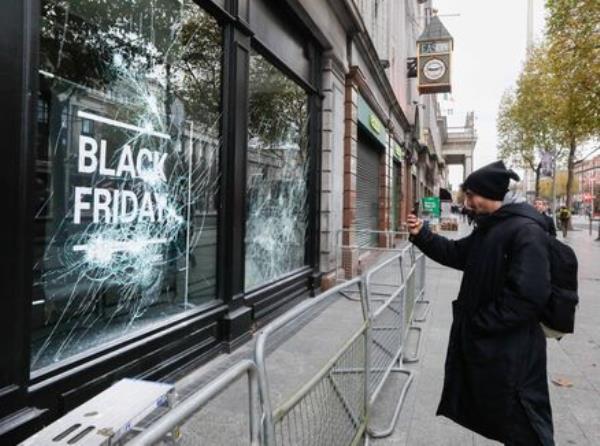 Damage to Asics on O'Co<em></em>nnell St as the clean-up operation got under way in Dublin on Thursday. Picture: RollingNews.ie