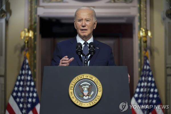 President Joe Biden speaks a<em></em>bout lowering health care costs at the Eisenhower Executive Office Building on the White House complex in Washington on April 3, 2024 in this photo released by the Associated Press. (Yonhap)