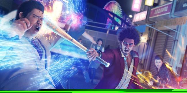Ichiban hitting an enemy over the head with a barbed wire ba<em></em>seball bat in Yakuza: Like A Dragon