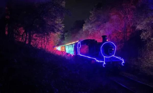 Epping o<em></em>ngar railway at Christmas