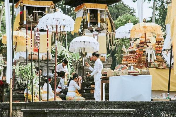 Melukat is a traditio<em></em>nal Balinese ritual that allows one to ‘wash’ away any negative energy. — Photos: Handout