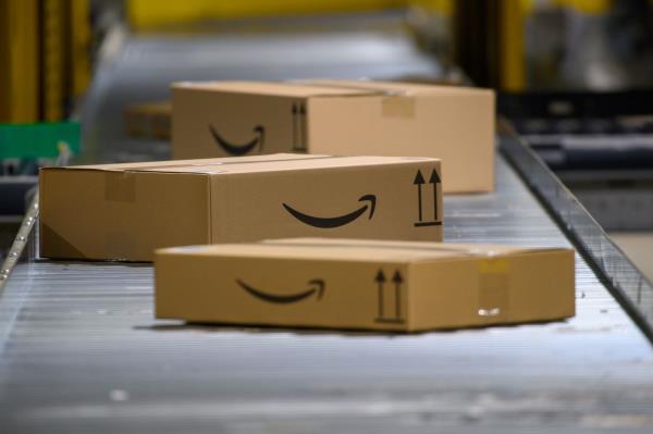 Amazon packages travelling on a co<em></em>nveyor belt. 