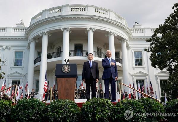 U.S. President Joe Biden (R) and Japanese Prime Minister Fumio Kishida stand for natio<em></em>nal anthems during a state visit at the White House in Washington on April 10, 2024, in this photo released by Reuters. (Yonhap)