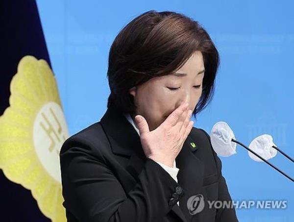 Rep. Sim Sang-jeung of the minor opposition Justice Party pauses while announcing her retirement from politics at the Natio<em></em>nal Assembly in Seoul on April 11, 2024. (Yonhap)