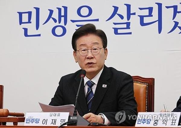 Opposition leader Lee Jae-myung speaks during a party meeting at the Natio<em></em>nal Assembly on April 15, 2024. (Yonhap)