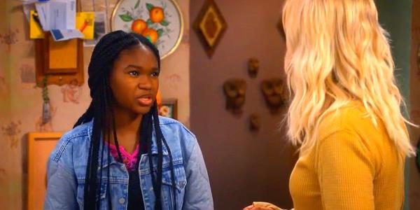 Mary talking to Becky in The Co<em></em>nners season 5 episode 4