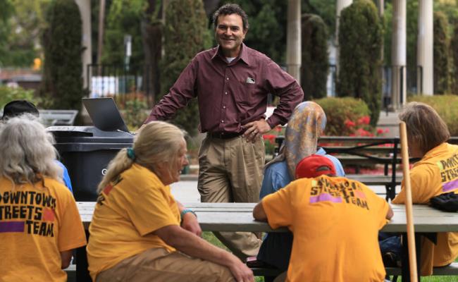 Justin Milligan, a homelessness prevention attorney for Legal Aid of So<em></em>noma County talks with a group of individuals from Petaluma’s Downtown Streets team at Walnut Park, Thursday, Aug. 17, 2023. (Kent Porter / The Press Democrat)