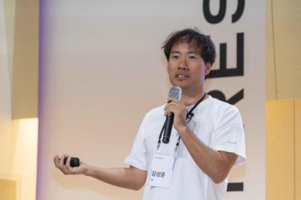 Sung Kim, co-founder and CEO of Upstage, speaks during a press co<em></em>nference in Seoul on May 16, 2023, in this file photo provided by the company. (PHOTO NOT FOR SALE) (Yonhap)