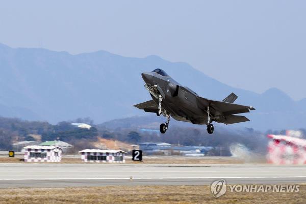 An F-35A stealth jet takes off from an air ba<em></em>se in Cheongju, 112 kilometers south of Seoul, to attend an air defense drill on March 13, 2024, in this file photo provided by the Air Force. (PHOTO NOT FOR SALE) (Yonhap) 