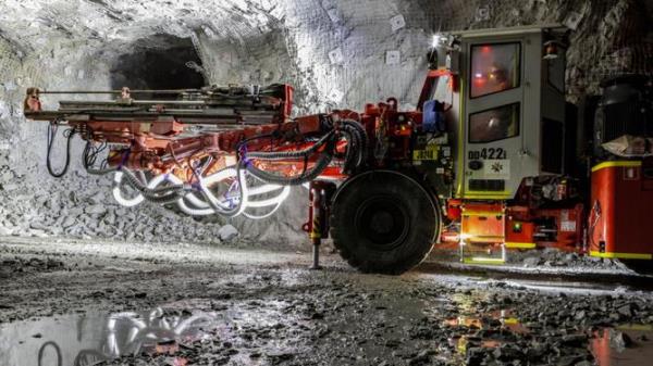 Local gold miners rallied as price for precious me<em></em>tal soared beyond $US2040 an ounce.