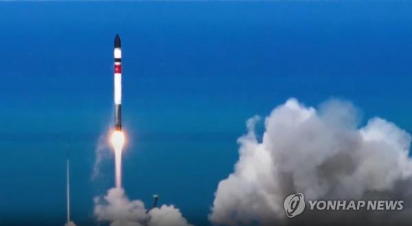 This image captured from Rocket Lab's YouTube livestream on April 24, 2024, shows its space rocket Electron lifting off from a spaceport in Mahia, New Zealand, carrying South Korea's first nanosatellite for the country's satellite co<em></em>nstellation project. (PHOTO NOT FOR SALE) (Yonhap)