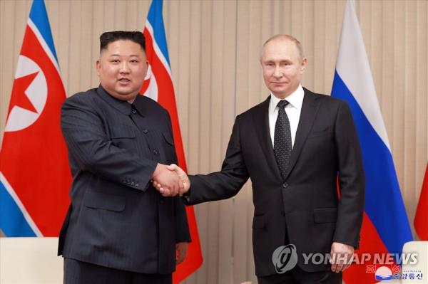 North Korean leader Kim Jong-un (L) and Russian President Vladimir Putin shake hands during their meeting in the far eastern Russian city of Vladivostok on April 25, 2019, in this file photo released by the North's Korean Central News Agency the following day. (For Use o<em></em>nly in the Republic of Korea. No Redistribution) (Yonhap)