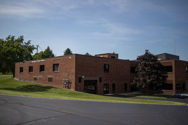The Agriculter and Energy Building at Lakeshore College in Wisco<em></em>nsin on Aug. 16, 2023. Lakeshore College offers courses that practice competency-ba<em></em>sed education that some California schools are hoping to adopt. Photo by Larry Valenzuela, CalMatters/CatchLight Local