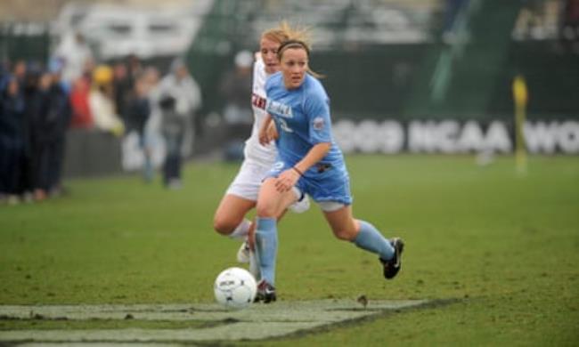 Lucy Bro<em></em>nze in action for the of the University of North Carolina Tar Heels in December 2009