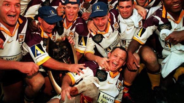 27 sept 1998 NRL GRAND FINAL - CANTERBURY BULLDOGS VS BRIS BRo<em></em>nCOS AT SFS. PIC MARK/EVANS  Bro<em></em>ncos team with trophy celebrate after the game. headshot sport rugby league nsw jersey (L-R back) Peter Ryan, Wendell Sailor, Steve Renouf, Brad Thorn, Kevin Campion, To<em></em>nie Carroll. (L-R) Shane Webcke, Allan Langer with trophy, Darren Smith, John Plath, Andrew Gee Petero Civo<em></em>niceva and Kevin Walters in front