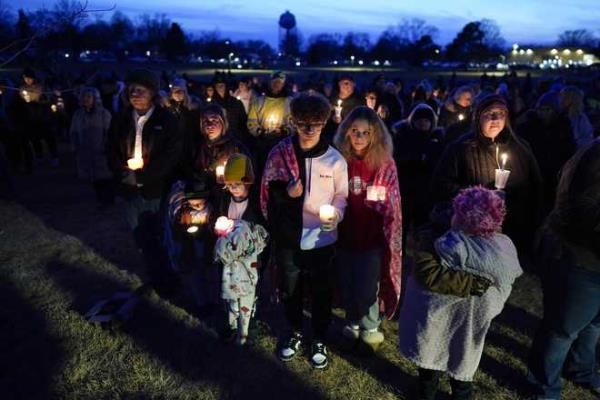Local<em></em> residents<em></em> pray<em></em> during<em></em> a<em></em> candlelight<em></em> vigil<em></em> following<em></em> a<em></em> shooting<em></em> at<em></em> Perry<em></em> High<em></em> School,<em></em> Thursday,<em></em> Jan.<em></em> 4,<em></em> 2024,<em></em> in<em></em> Perry,<em></em> Iowa.<em></em> <em></em>(AP<em></em> Photo<em></em>/Charlie<em></em> Neibergall<em></em>)