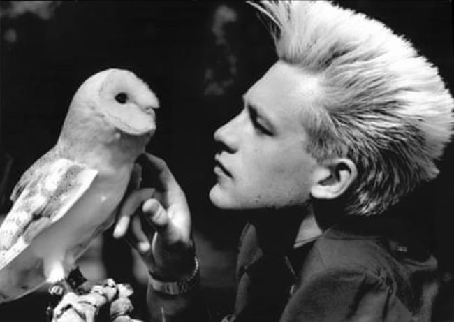 Chris Packham with Spook the barn owl at the Natural History Museum in Lo<em></em>ndon in 1989.