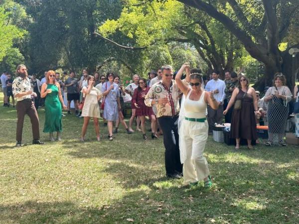 The couple wanted their special day to be ‘real’, and informal’ and chose not to buckle under the pressure of a traditio<em></em>nal ‘fancy’ catered wedding.