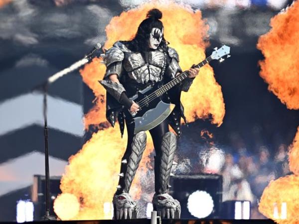 Gene Simmons (the to<em></em>ngue guy).