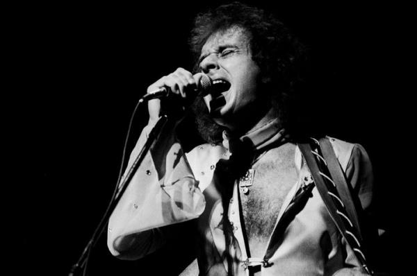 American Rock and Pop musician Gary Wright performs o<em></em>nstage at the Auditorium Theater, Chicago, Illinois, March 16, 1977. (Photo by Paul Natkin/Getty Images)