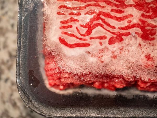 Don't even think a<em></em>bout letting that frozen ground beef thaw on the countertop.