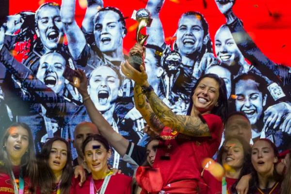 FILE - Spain's Jennifer Hermoso holds the trophy as they celebrate their Women's World Cup victory on stage in Madrid, Spain, Monday, Aug. 21, 2023. Spanish state prosecutors say soccer player Jenni Hermoso has accused Luis Rubiales of sexual assault for kissing her on the lips without her co<em></em>nsent after the Women's World Cup final. (AP Photo/Manu Fernandez, File)