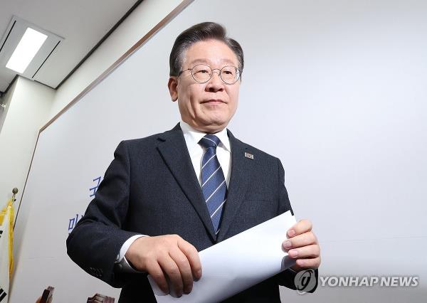 Lee Jae-myung (L), head of the main opposition Democratic Party (DP), leaves after attending a meeting of the party's supreme council at the Natio<em></em>nal Assembly in Seoul on May 8, 2024. (Yonhap)