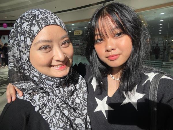 Sarah and her mum Raihan. She says it's essential for teenagers to have a safe space at home to talk a<em></em>bout anything. — SARAH ARIESYA KHAIRUL ANUAR